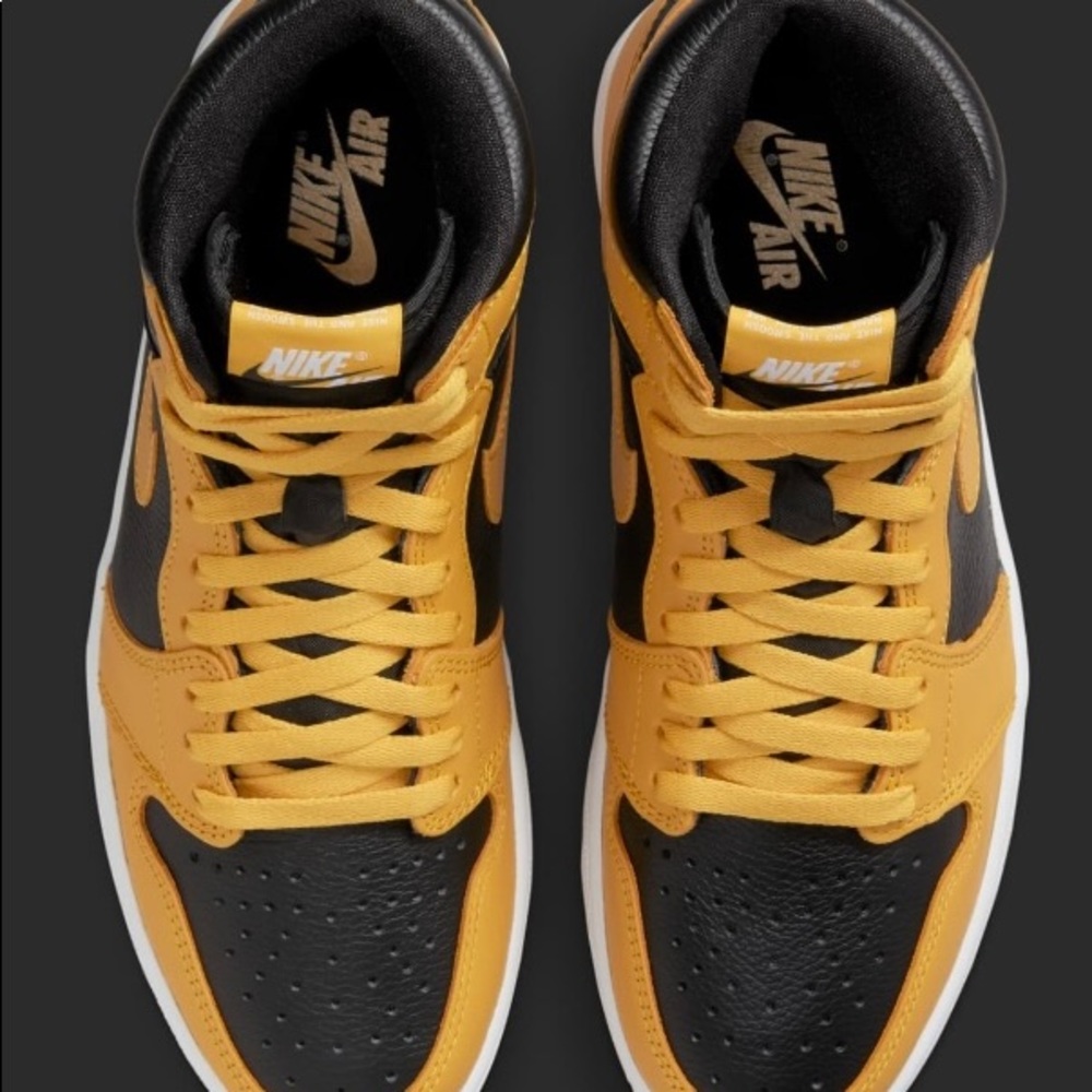 Air Jordan Retro High OG - Picture 3 of 8